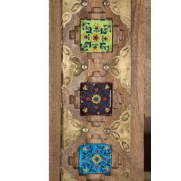 GINER Y COLOMER - Bibliothèque en bois de manguier couleur noisette, avec portes, tiroirs et carreaux de céramique peints à la main, style ethnique artisanal