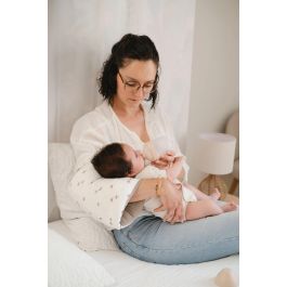 Tineo Brassard d'Allaitement - Soutien de Bras pour Bébé en Jersey de Coton Doux - Modèle Écru à Motif Hérissons