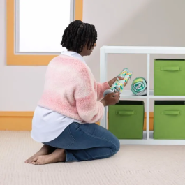 Bright Starts Tapis d'éveil bébé pliable Wild Rainforest avec arche de jouets sensoriels, 7 jouets musicaux et miroir - Sac de transport inclus