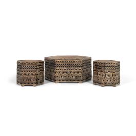 GINER Y COLOMER Set de Table Basse Hexagonale et 2 Tabourets en Bois Massif avec Motifs Géométriques Taillés à la Main - Finition Naturelle et Noire Precio: 1151.988. SKU: B162J8NF8P