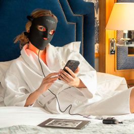 Unicskin Masque CORÉEN UNICLED 5.0 CENTURION LED Intelligence Artificielle 8 Longueurs d'Onde Unisexe 1 unité