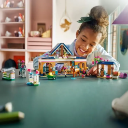 LEGO Friends 42688 L'Écurie et l'École d'Équitation - Jouet de Construction avec Chevaux et Mini-Poupées, Dès 7 Ans