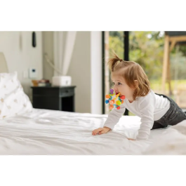 Nuby Anneau de dentition Twist Ball - Hochet de motricité avec textures pour gencives sensibles - Pour bébé dès 3 mois - Multicolore