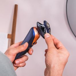 Rasoir électrique rotatif Cecotec PrecisionCare Saphire Pro Titane IPX7 base autonettoyante