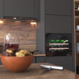 Bar à Vins Cecotec BI 28000 Touch Black Compressor Noir