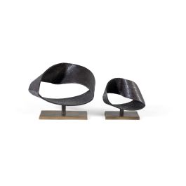 GINER Y COLOMER - Ensemble de 2 sculptures décoratives en métal (aluminium) finition bronze ancien, design asymétrique - 33x44x18 cm et 26x26x13 cm Precio: 203.988. SKU: B1BSLFYWZJ