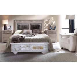 GINER Y COLOMER Malle de rangement en bois de manguier avec finition blanc vieilli, ouverture par le dessus, détails en bronze - 48 x 148 x 43 cm