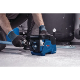 Bosch Professional Pompe de transfert auto-amorçante sans fil 18V GTP18V-28 06019R6000 - Débit 2800 l/h, filetage G3/4', mode ECO et minuterie, sans batterie