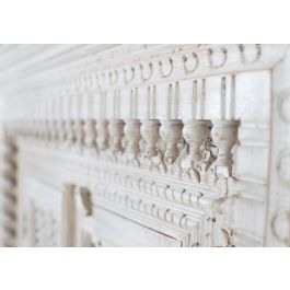 GINER Y COLOMER Buffet en bois de manguier massif sculpté main, finition blanc vieilli, 100x110x40 cm