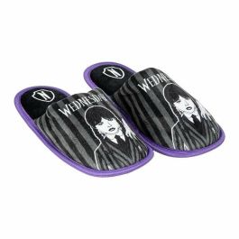 Chaussons Wednesday Noir XL Precio: 17.988. SKU: B1HC9ZJSFV