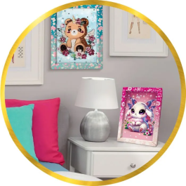 Lansay Kit Loisir Créatif Collection Sequins Féérique - Ourson, Créations Étincelantes avec Épingles, Cadre Décoratif pour Chambre, À Partir de 7 Ans