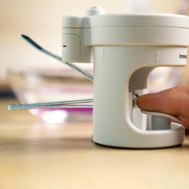 Pack Spa pour les Pieds Pliable avec Rouleaux et Hydromassage et Coupe-ongles avec lumière LED, loupe et lime InnovaGoods