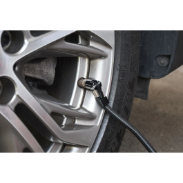 Precision Steel - Mini compresseur d'air 12V, 100W, 8 bars avec manomètre, embouts Presta, Schrader et aiguille, câble 3 m, torche LED