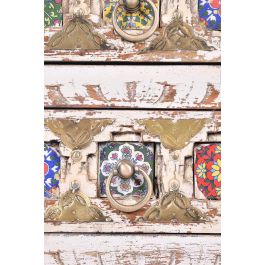 GINER Y COLOMER Table de nuit en bois de manguier avec incrustations de céramique et bronce, finition blanc vieilli, 3 tiroirs, 65 x 50 x 40 cm