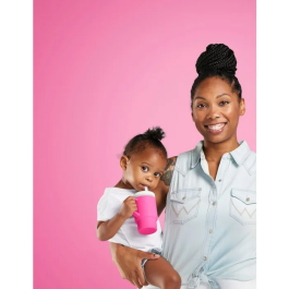 Infantino Ma Première Tasse en Silicole avec Paille Anti-Fuite pour Bébé 255 ml (25.5cl) - Couleur Bubble Gum - Gobelet Léger et Lavable au Lave-Vaisselle