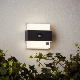 Brilliant Aplique de exterior ARCHIE, avec détecteur de mouvement - LED intégré 7W 650lm noir maté, métal IP44