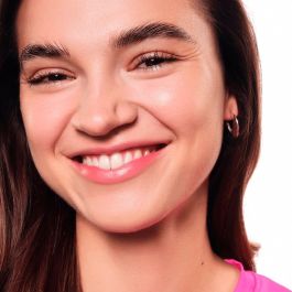 Essence Tout Est Question D&#39;Éclat Doux ! Poudre Compacte Waterproof 8 gr