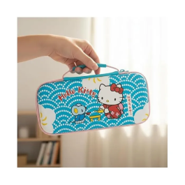 Konix Housse de Protection et Transport pour Nintendo Switch 2, Switch et Switch OLED - Sac avec Filet de Rangement 8 Jeux - Motif Hello Kitty et Thé - Bleu