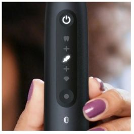 Oral-B Brosse à dents électrique iO5 Noir - 415107 - Technologie IA et 6 modes de brossage avec chargeur et étui