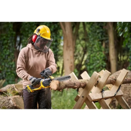 Stanley Fatmax Tronçonneuse électrique sans fil SFMCCS730B-XJ - 30 cm - Moteur Brushless 18V - Sans batterie