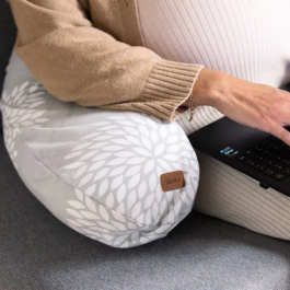 Beaba Big Flopsy Coussin de Maternité et Allaitement Multifonctions - 170 cm - Grès et Fleurs - Textile Certifié oeKOTEX Classe 1 - Housse Détachable et Lavable