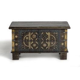 GINER Y COLOMER - Coffre de rangement en bois de manguier massif couleur marron foncé - Décor ancien avec détails en bronze et métal - Dimensions : 80 x 40 x 46 cm Precio: 371.988. SKU: B12SQC5YYA