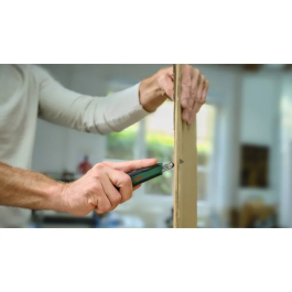 Bosch - Cutter à lame sectionnable 9 mm avec 5 lames de rechange et blocage automatique