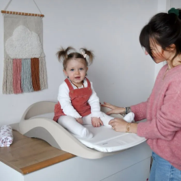 Beaba Plan à Langer Camélé'O Terre d'Argile - Avec Matelas PVC Lavable, Tablettes Rétractables et Système de Fixation Réglable - Éco-Conçu et Fabriqué en France