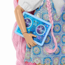 Barbie Daisy Dream Besties Poupée avec cheveux roses, 11 articulations, 9 accessoires, JDD74