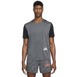 T-shirt à manches courtes homme Nike Dri-FIT Rise 365 Gris foncé Precio: 56.64. SKU: B19H3FJSGB