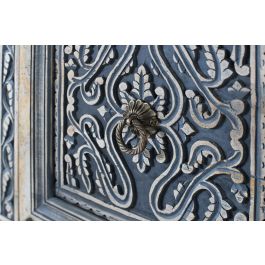 GINER Y COLOMER Buffet blanc et bleu avec 3 tiroirs et 4 portes en bois de manguier massif, finition lavée, artisanat sculpté, dimensions: 50 cm de large