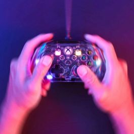 Contrôle des jeux HyperX Clutch Gladiate 7D6H2AA