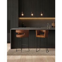 GINER Y COLOMER Tabouret en cuir naturel cognac avec structure métallique noire curviligne - Hauteur 101 cm, largeur 60 cm