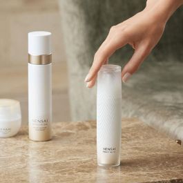 Sensai Crème de Jour Éclaircissante SPF30 Anti-Âge Hydratante Voile de Jour 40 ml