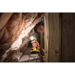 Stanley Fatmax Lampe Torche LED SFMCL020B-XJ, 18V, 140 Lumens, Tête Pivotante, Batterie Non Incluse