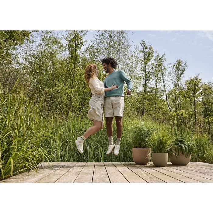 ELHO Sereh Rond 60 - Pot de fleur rond en plastique recyclé - 110 L - Ø 59 x H 51 cm - Marron - Intérieur/Extérieur ELHO Sereh Rond 60 - Pot de fleur rond en plastique recyclé - 110 L - Ø 59 x H 51 cm - Marron - Intérieur/Extérieur