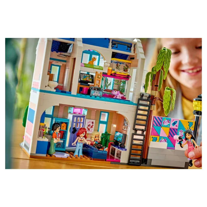 Lego La Maison de Famille de Liann - Set de Construction 42687 - avec Cuisine, Salon, 4 Mini-Poupées, Gécko et Axolotl - Jouet Cadeau pour Enfants 7 Ans