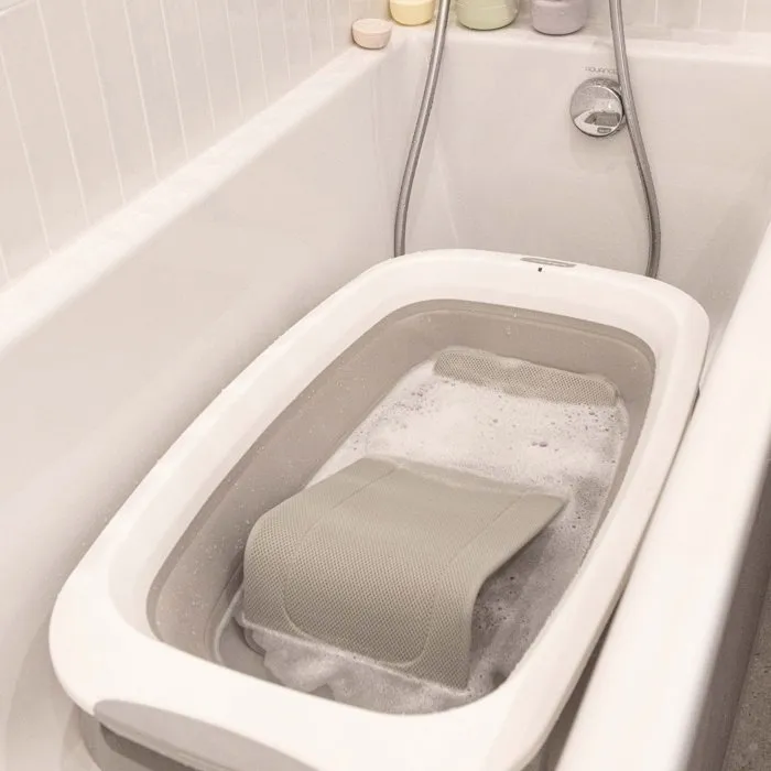 Beaba Transatdo Transat de bain ergonomique pour bébé - Compatible baignoires Pop Up/Eazy Pop - Structure PVC antidérapante, textile déhoussable lavable machine - Gris velours