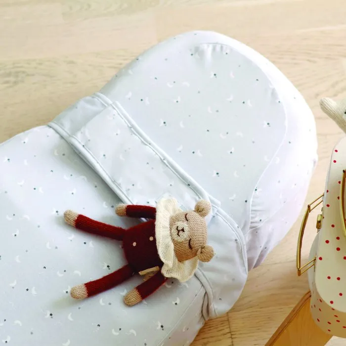 Beaba Cocoonababy - Cocon ergonomique pour nouveau-né dès la naissance, drapeau Moon, jersey avec drap, 2.8 kg à 3 mois, fabriqué en France Beaba Cocoonababy - Cocon ergonomique pour nouveau-né dès la naissance, drapeau Moon, jersey avec drap, 2.8 kg à 3 mois, fabriqué en France