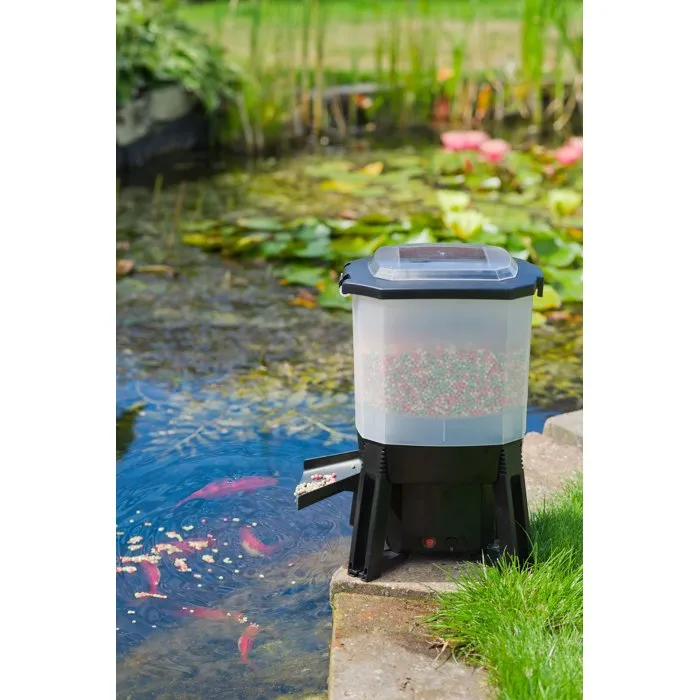 Ubbink Distributeur Automatique de Nourriture pour Poissons Solaire - Réservoir 6 L, 1 à 6 Nourrissages/Jour, Portée Réglable 1 à 3 m, Pour Bassins Jusqu'à 30 m³