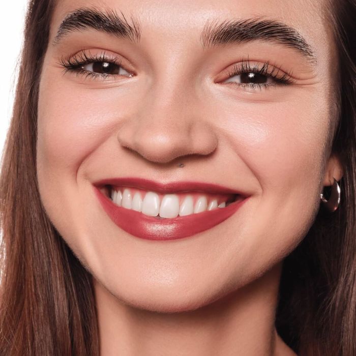 Rouge à lèvres Essence SATIN GLOW 3,5 g 3