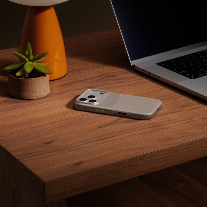 Beats Rugged Case iPhone 17 Pro mit MagSafe und Kamerasteuerung (alpengrau) 2