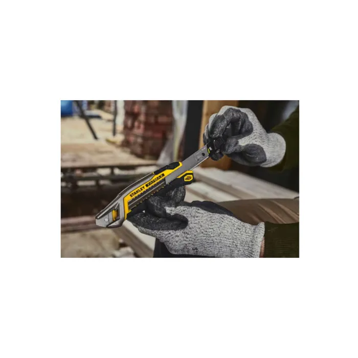 Stanley FMHT10594-0 Cutter FATMAX avec système Quick Snap à bouton poussoir - Remplacement de lame à une main, réglage de profondeur de coupe pour sécurité et précision Stanley FMHT10594-0 Cutter FATMAX avec système Quick Snap à bouton poussoir - Remplacement de lame à une main, réglage de profondeur de coupe pour sécurité et précision