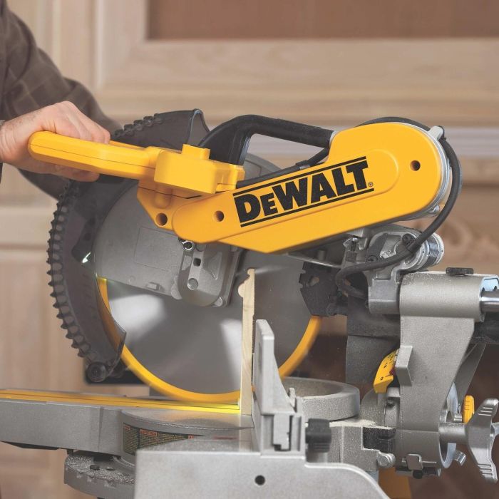 DEWALT Paneelsaege 305 mm 1675 Watt 16 DEWALT Paneelsaege 305 mm 1675 Watt 16