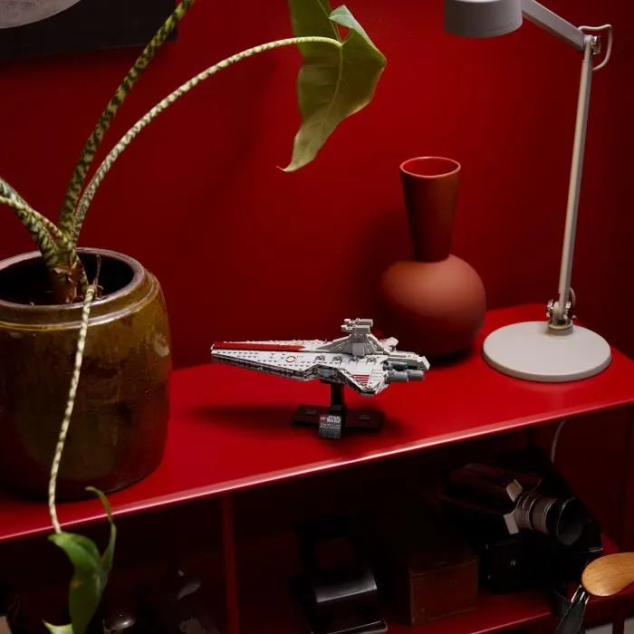 LEGO Star Wars 75441 Le Croiseur d'Assaut de Classe Venator, Set pour Adulte, Vaisseau de la Revanche des Sith