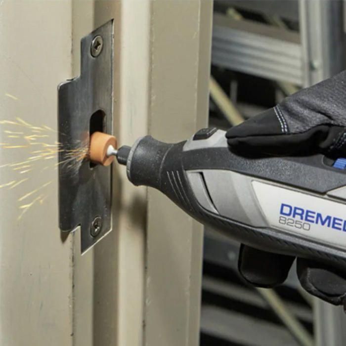 Dremel 8250 Outil Rotatif Multifonction Sans-fil 12V, 5 accessoires, 1 batterie 2Ah, de 5.000 a 30.000 tr/min 2