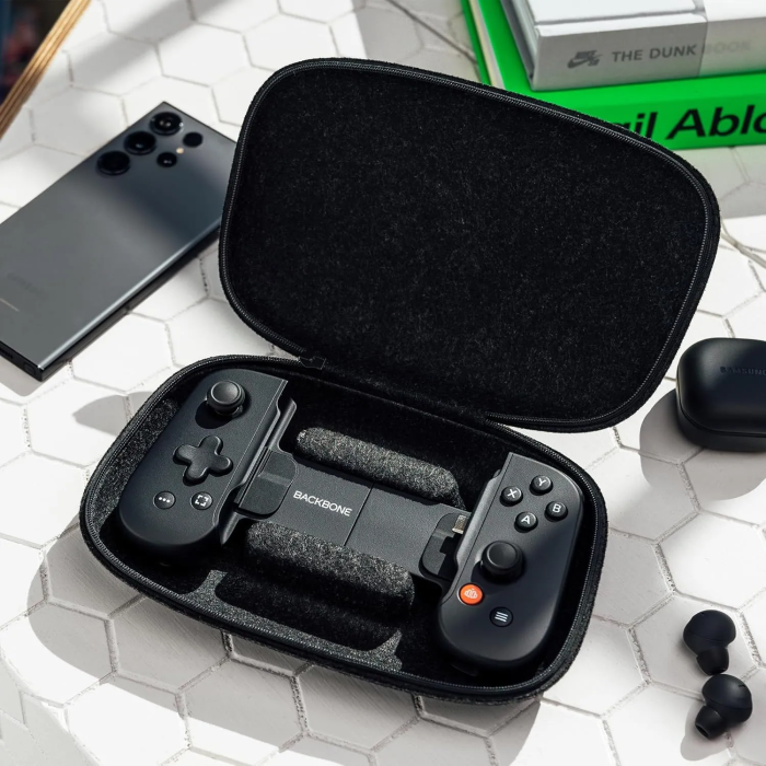 Backbone - Étui de transport noir pour manette Backbone One Android / iOS - Protection haute qualité contre les chocs Backbone - Étui de transport noir pour manette Backbone One Android / iOS - Protection haute qualité contre les chocs