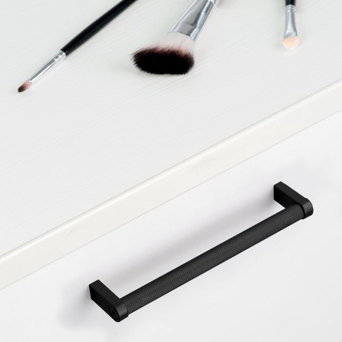 Emuca Lot de 5 poignées pour meubles Bergen, L141mm, entraxe 128mm, Aluminium , Peint en noir 1