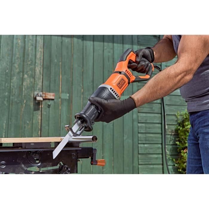Scie sabre filaire - BLACK&DECKER - BES301K-QS - 750W - Avec mallette de transport 2 Scie sabre filaire - BLACK&DECKER - BES301K-QS - 750W - Avec mallette de transport 2