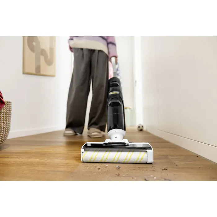 Kärcher FCV 4 Dry - Aspirateur balai laveur sans fil, pour surfaces jusqu'à 200 m², nettoyage eau et poussières, station de séchage incluse Kärcher FCV 4 Dry - Aspirateur balai laveur sans fil, pour surfaces jusqu'à 200 m², nettoyage eau et poussières, station de séchage incluse